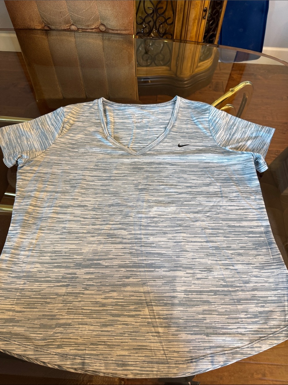 Nike Women’s Heathered Light Blue V-Neck Short Sleeve Tee